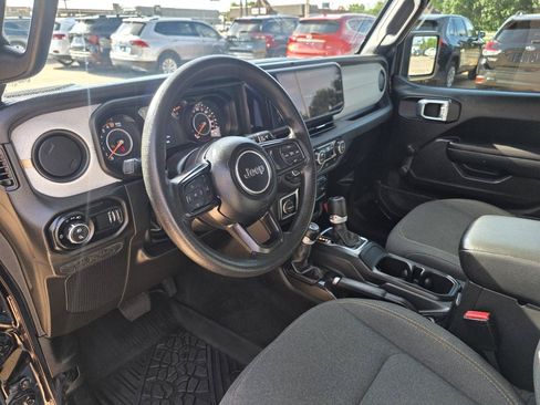 Used 2024 Jeep Gladiator Sport AWD/4WD image 12