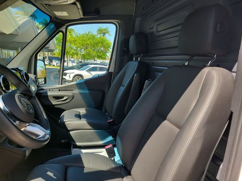 Used 2025 Mercedes-Benz Sprinter 2500 image 18
