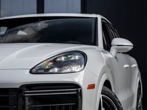 Certified 2023 Porsche Cayenne Turbo AWD/4WD image 16