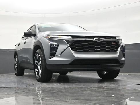Used 2025 Chevrolet Trax RS FWD image 26