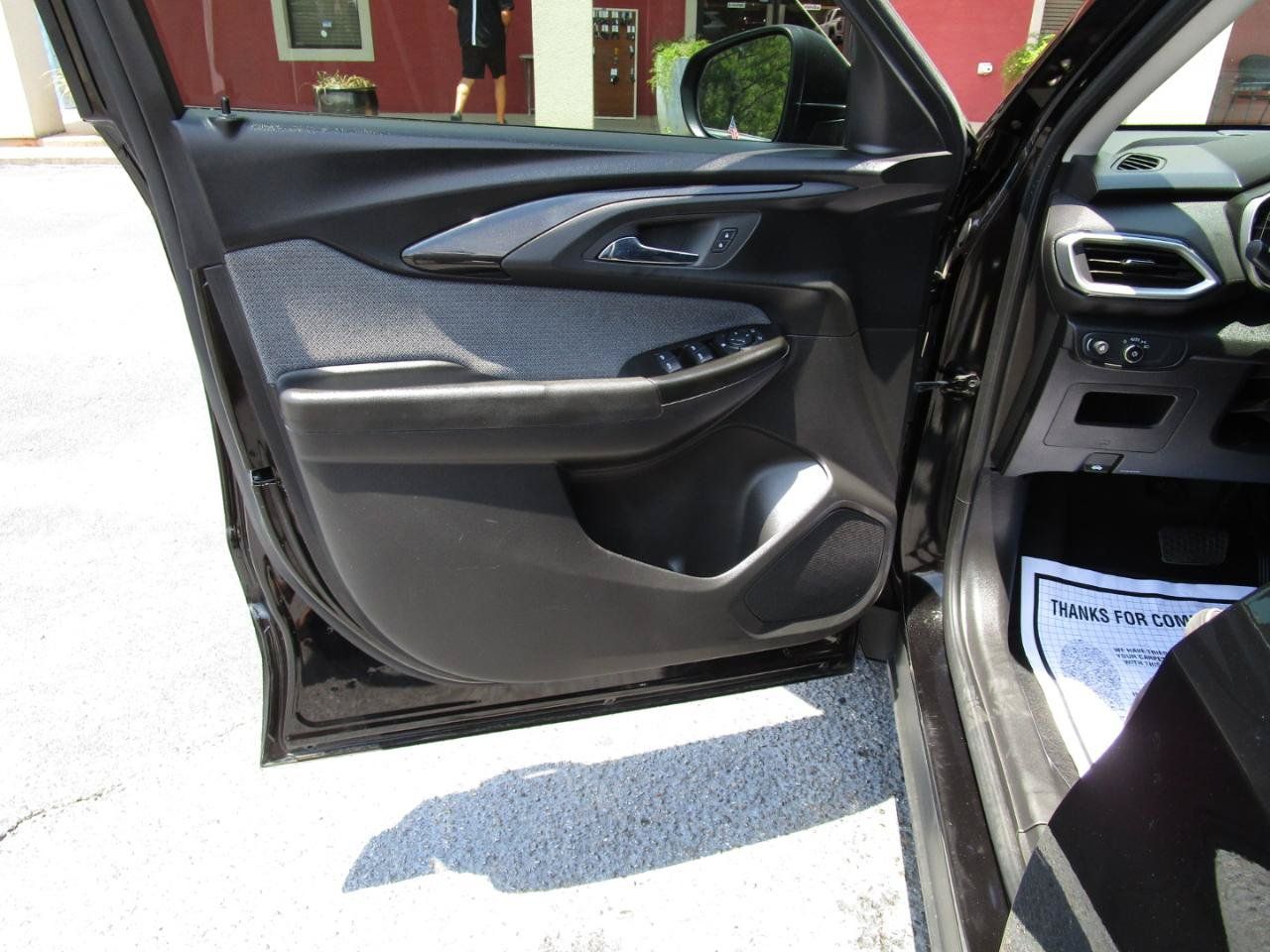 Used 2021 Chevrolet TrailBlazer LS FWD image 17
