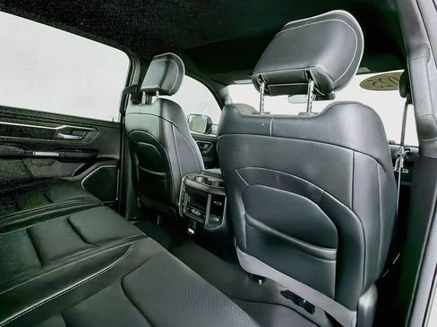 Used 2025 RAM 1500 Laramie AWD/4WD image 27