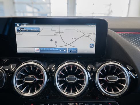 Certified 2025 Mercedes-Benz GLA 250 4MATIC image 25