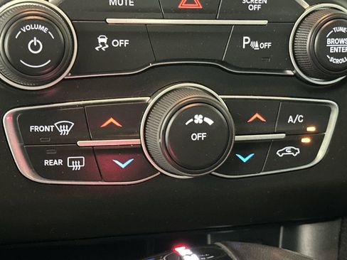 Used 2021 Dodge Charger SXT RWD image 19