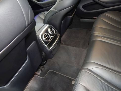 Used 2019 Mercedes-Benz S 450 4MATIC Sedan w/ Premium Package image 26