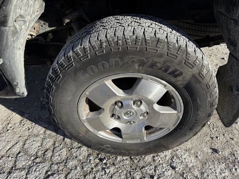 Used 2013 Toyota Tundra 4x4 Double Cab image 10