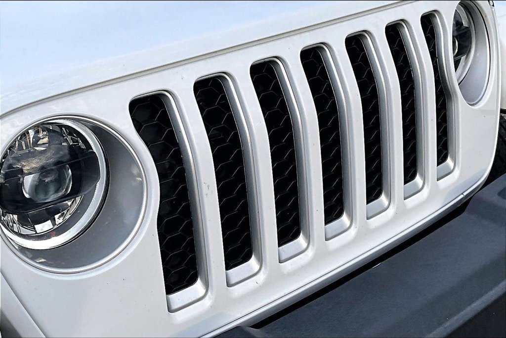 Used 2023 Jeep Wrangler Unlimited Sahara AWD/4WD image 29