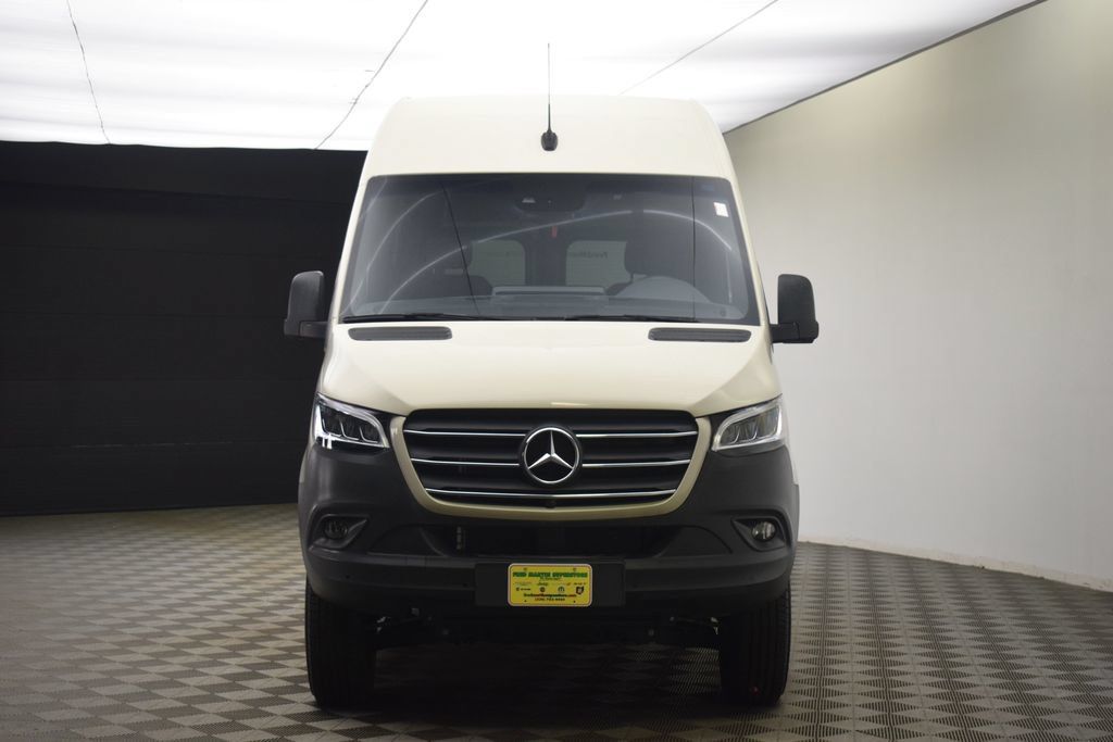Used 2024 Mercedes-Benz Sprinter 2500 image 16