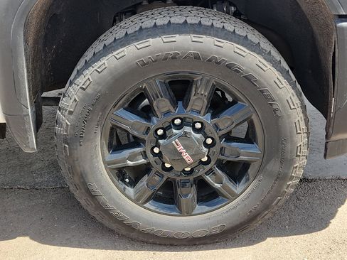 Used 2024 GMC Sierra 2500 AT4 w/ AT4 Premium Plus Package AWD/4WD image 6