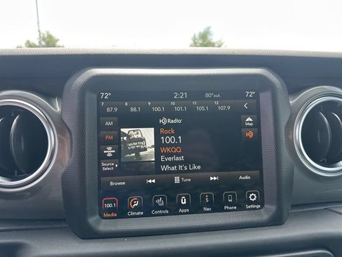 Used 2022 Jeep Wrangler Unlimited Sahara w/ Cold Weather Group AWD/4WD image 8