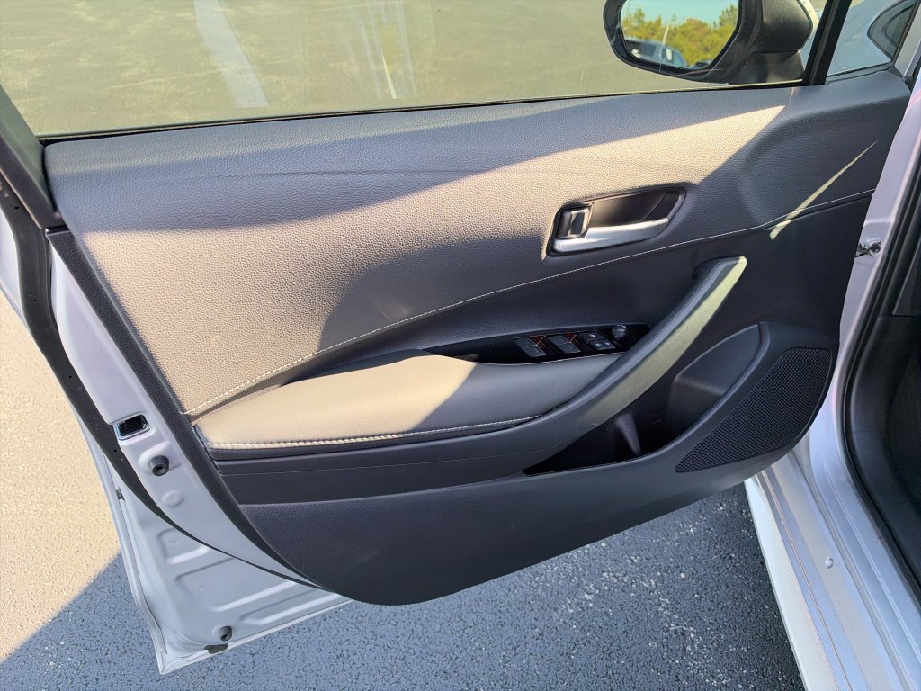 Used 2025 Toyota Corolla SE FWD image 12