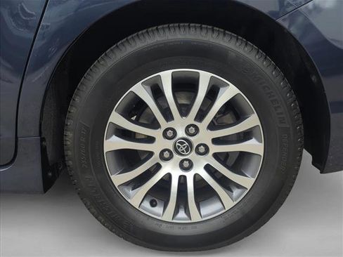 Certified 2019 Toyota Sienna XLE FWD image 9