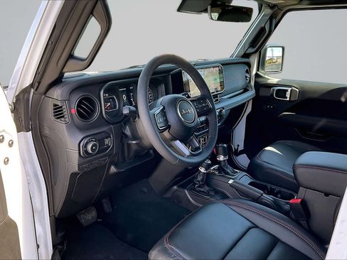 Used 2025 Jeep Wrangler Unlimited Rubicon AWD/4WD image 2