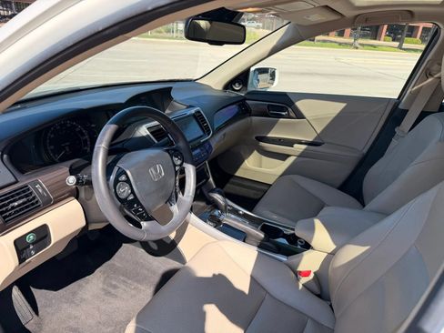 Used 2017 Honda Accord EX-L image 10