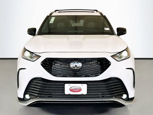 New 2026 Toyota Highlander XSE image 2