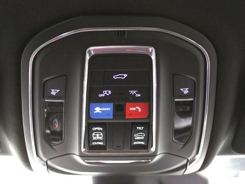 New 2025 Jeep Grand Cherokee Altitude image 24