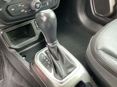 Used 2018 Jeep Renegade Limited FWD image 24