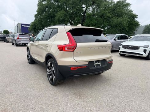 New 2026 Volvo XC40 B5 Ultra w/ Climate Package AWD/4WD image 4