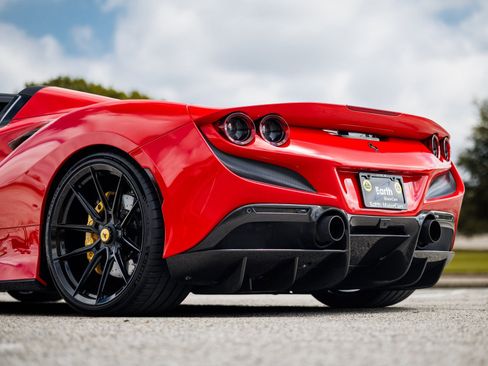 Used 2021 Ferrari F8 Tributo image 33