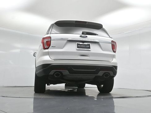 Used 2018 Ford Explorer XLT w/ Equipment Group 202A FWD image 49