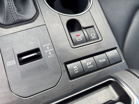 Used 2022 Toyota Highlander XLE image 23