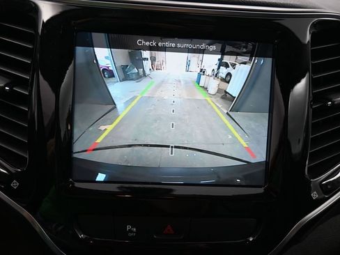 Used 2020 Jeep Cherokee Limited image 15