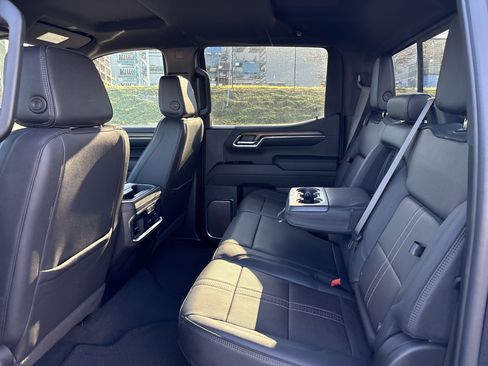 Used 2024 Chevrolet Silverado 1500 High Country w/ Technology Package image 34