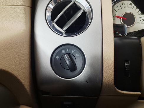 Used 2014 Ford Expedition EL XLT w/ Equipment Group 202A RWD image 19