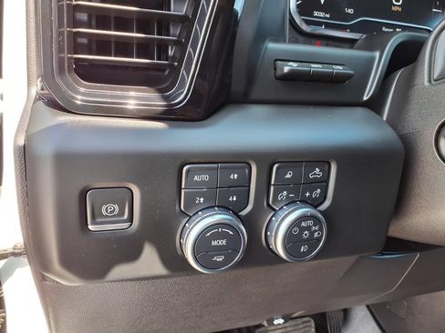 Used 2024 GMC Sierra 1500 AT4 w/ Technology Package AWD/4WD image 27