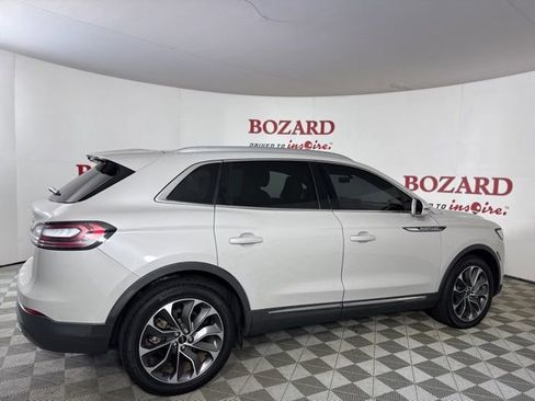 Used 2023 Lincoln Nautilus Reserve image 9