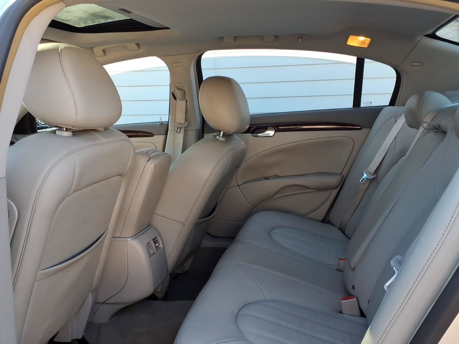 Used 2011 Buick Lucerne CXL w/ Driver Confidence Package FWD image 9