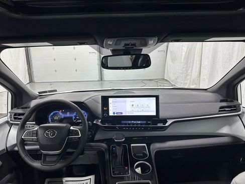 Used 2025 Toyota Sienna XSE image 46