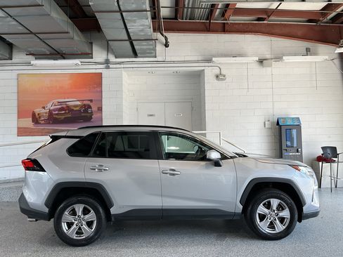 Used 2025 Toyota RAV4 XLE AWD/4WD image 11