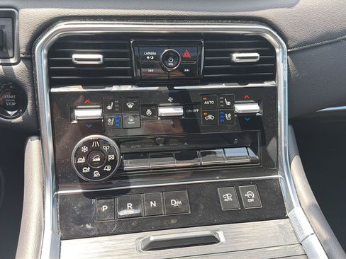 Used 2025 Nissan Armada Platinum Reserve AWD/4WD image 26