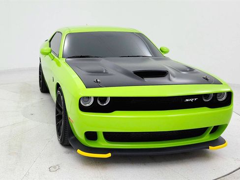 Used 2015 Dodge Challenger SRT Hellcat image 7