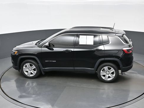 Used 2022 Jeep Compass Latitude AWD/4WD image 32