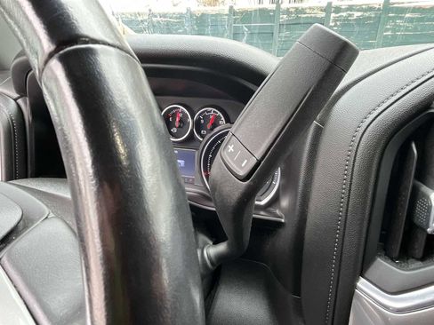 Used 2021 Chevrolet Silverado 1500 LT AWD/4WD image 15