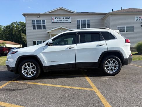 Used 2015 Jeep Cherokee Latitude w/ Cold Weather Group AWD/4WD image 1