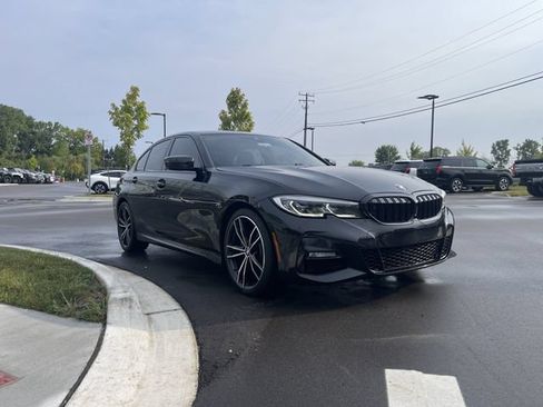 Used 2019 BMW 330i xDrive Sedan w/ M Sport Package AWD/4WD image 7