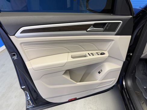 Used 2023 Volkswagen Atlas SE w/ Panoramic Sunroof Package AWD/4WD image 9