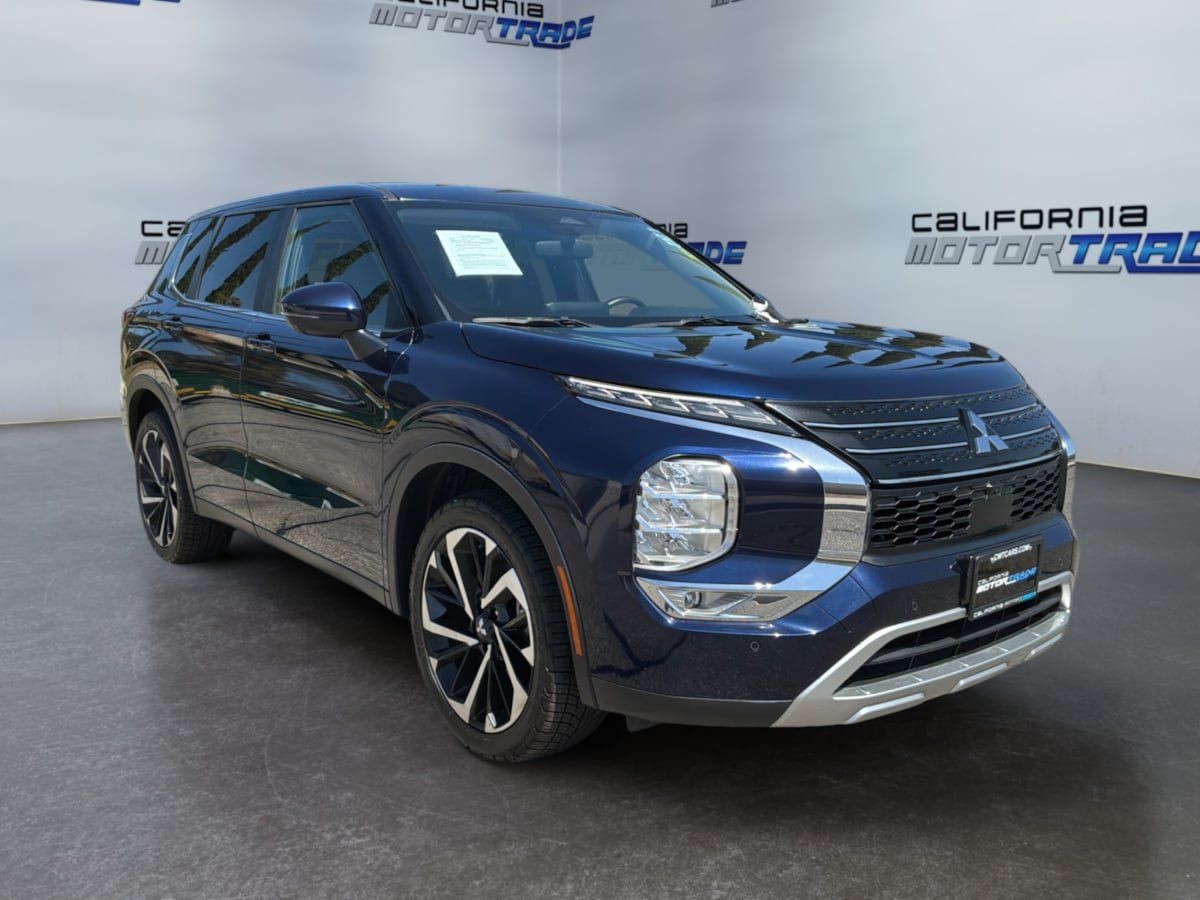 Used 2024 Mitsubishi Outlander SE FWD image 3