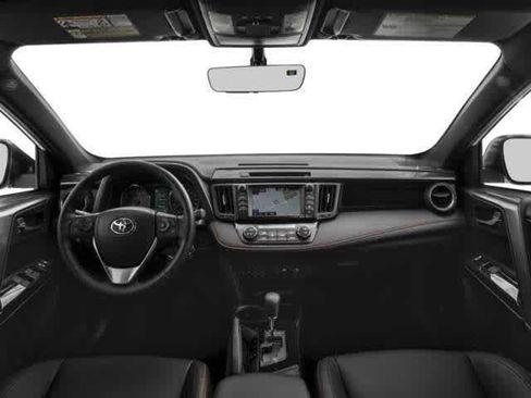 Used 2017 Toyota RAV4 SE image 5