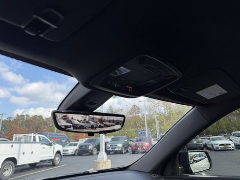 Used 2022 Chevrolet Traverse RS image 21