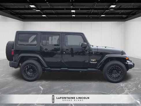 Used 2014 Jeep Wrangler Unlimited Sahara AWD/4WD image 6