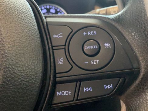 Used 2022 Toyota RAV4 XLE FWD image 19