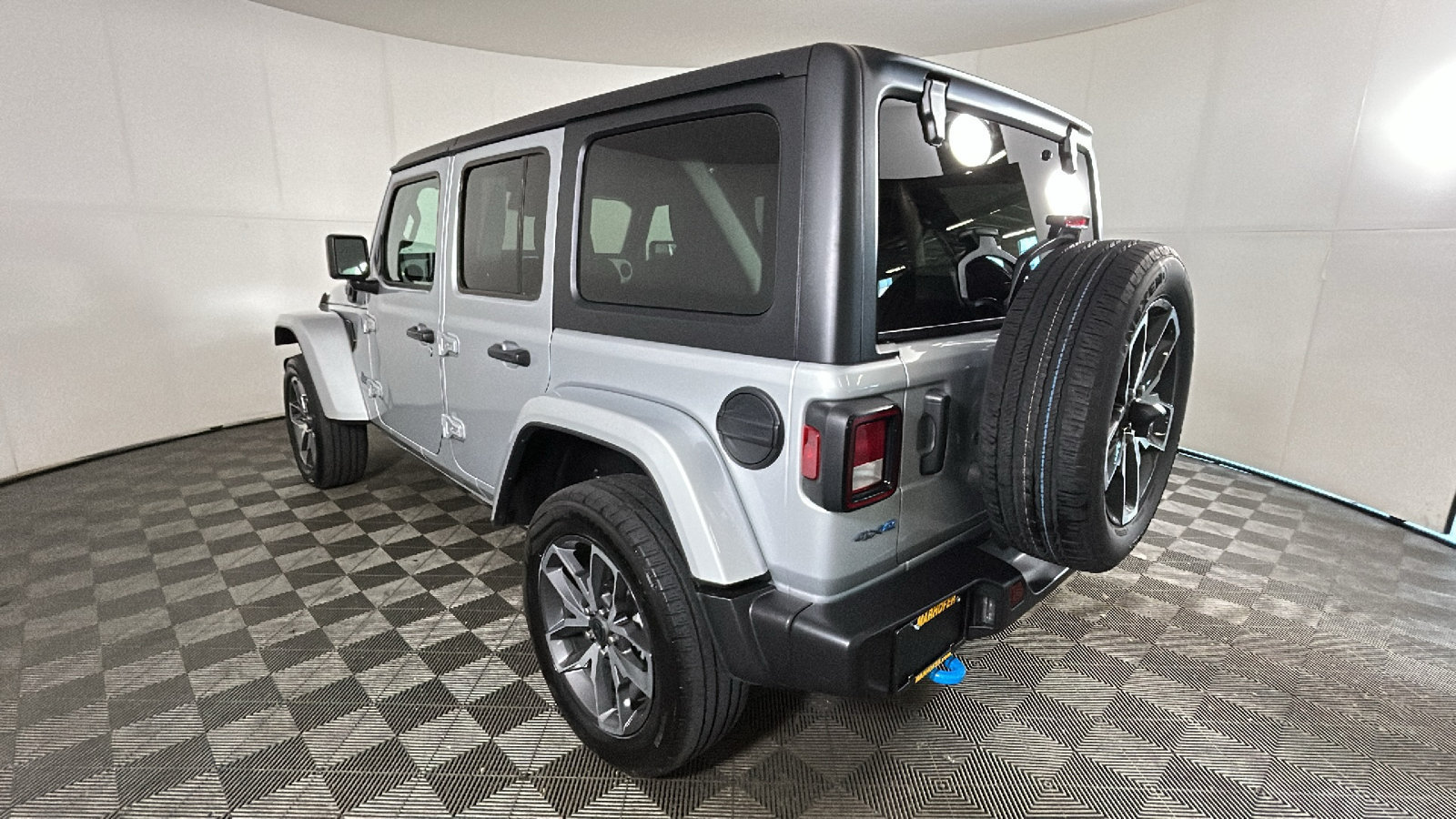 Used 2024 Jeep Wrangler Unlimited w/ Convenience Group AWD/4WD image 5