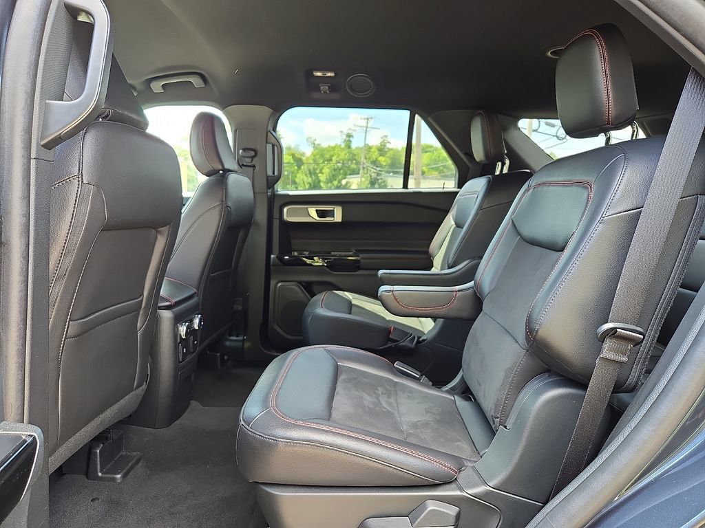 Used 2022 Ford Explorer ST-Line w/ Class IV Trailer Tow Package AWD/4WD image 12