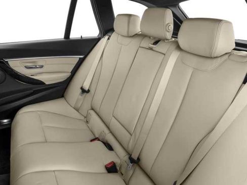 Used 2018 BMW 330i xDrive Wagon image 14