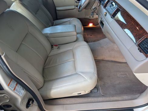 Used 2000 Lincoln Town Car Cartier RWD image 19