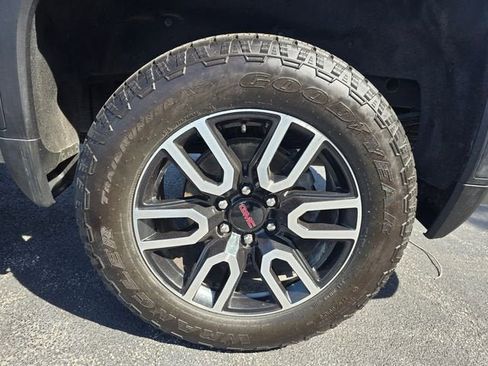 Used 2024 GMC Sierra 1500 AT4 w/ Technology Package AWD/4WD image 13